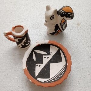 Miniature southwestern acoma pottery set of 3